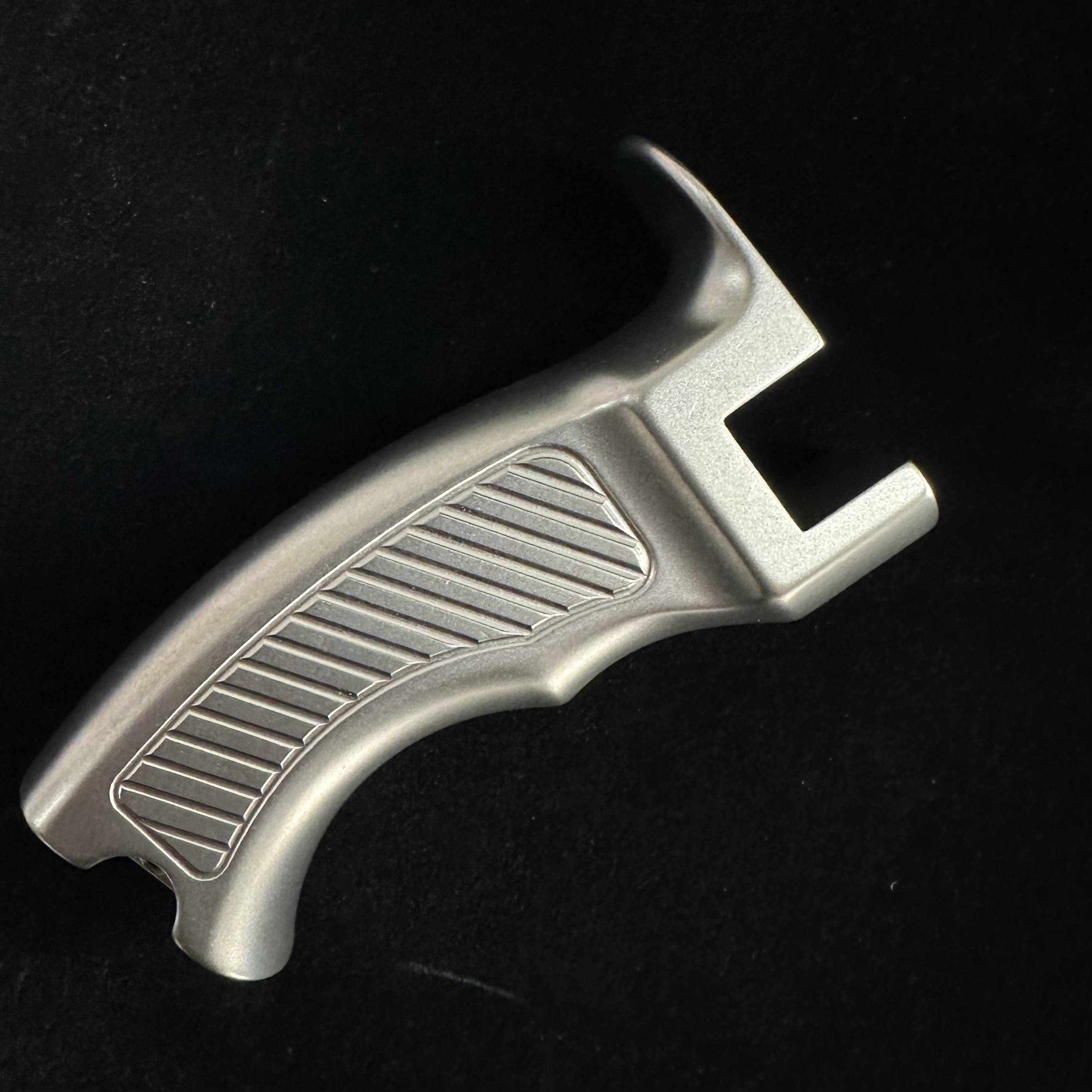With a lid titanium handle